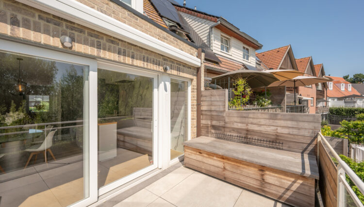 terras achter c